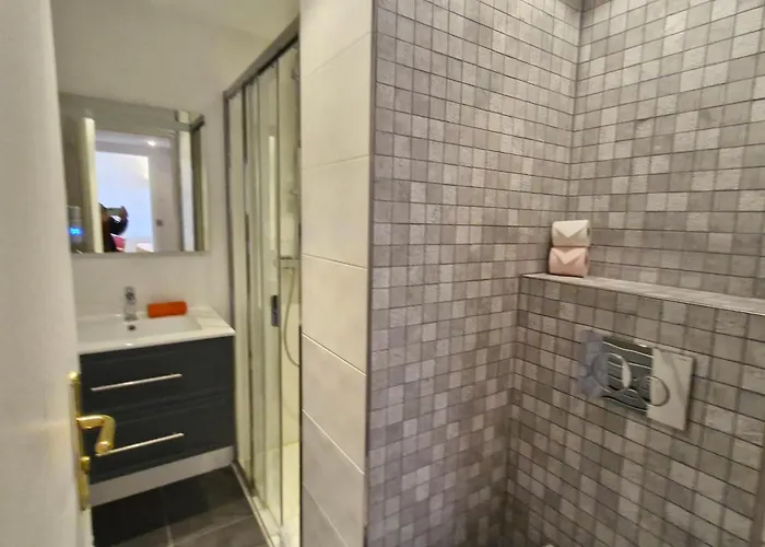 3 Pieces Climatise, Piscine, Acces Plage, Vue Golfe De St Tropez - Fr-1-780-53 *