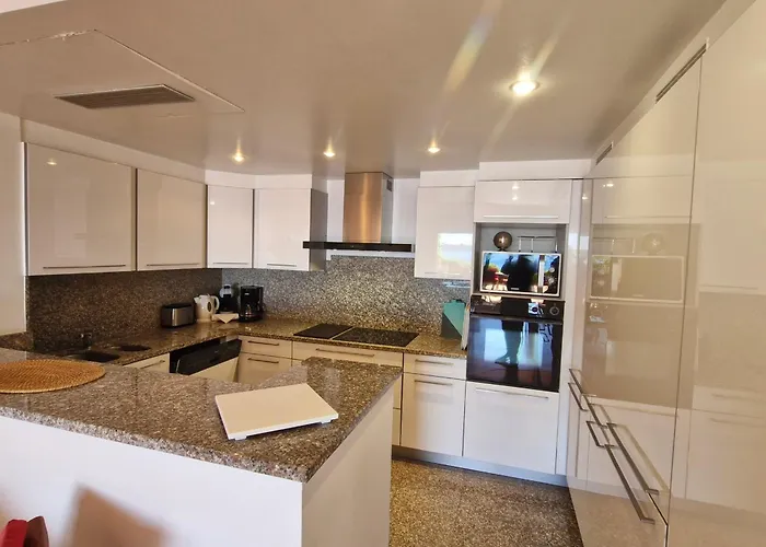 3 Pieces Climatise, Piscine, Acces Plage, Vue Golfe De St Tropez - Fr-1-780-53