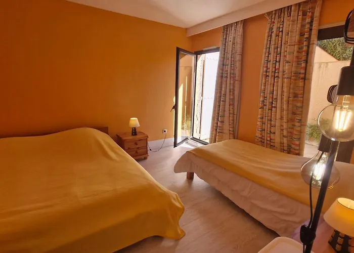 3 Pieces Climatise, Piscine, Acces Plage, Vue Golfe De St Tropez - Fr-1-780-53