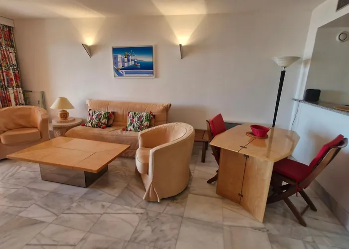 3 Pieces Climatise, Piscine, Acces Plage, Vue Golfe De St Tropez - Fr-1-780-53 *