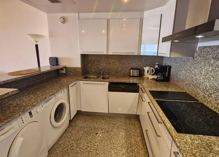 3 Pieces Climatise, Piscine, Acces Plage, Vue Golfe De St Tropez - Fr-1-780-53 Apartment *