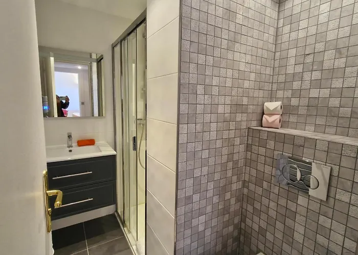 3 Pieces Climatise, Piscine, Acces Plage, Vue Golfe De St Tropez - Fr-1-780-53 *