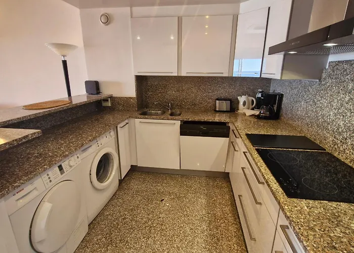 Apartment 3 Pieces Climatise, Piscine, Acces Plage, Vue Golfe De St Tropez - Fr-1-780-53 *